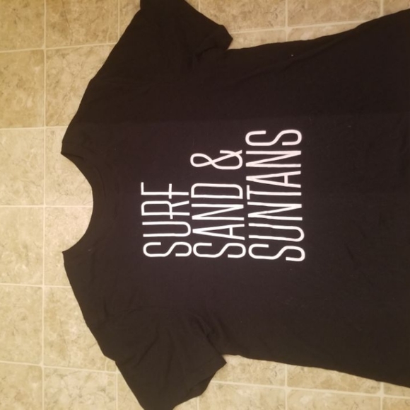 Tops - Simple black and white t shirt